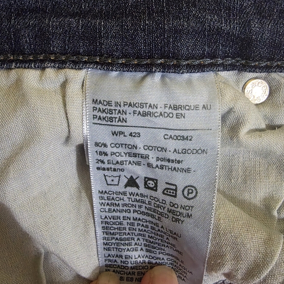 Signature by Levi Strauss Women's Curvy Straight Leg Dark Indigo Jeans. 16M - Picture 7 of 7